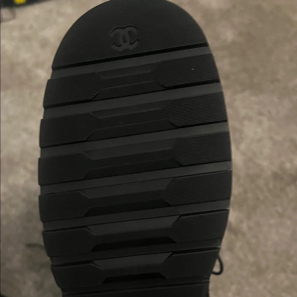 Chic Black Women's Boots - Picture 5 of 6